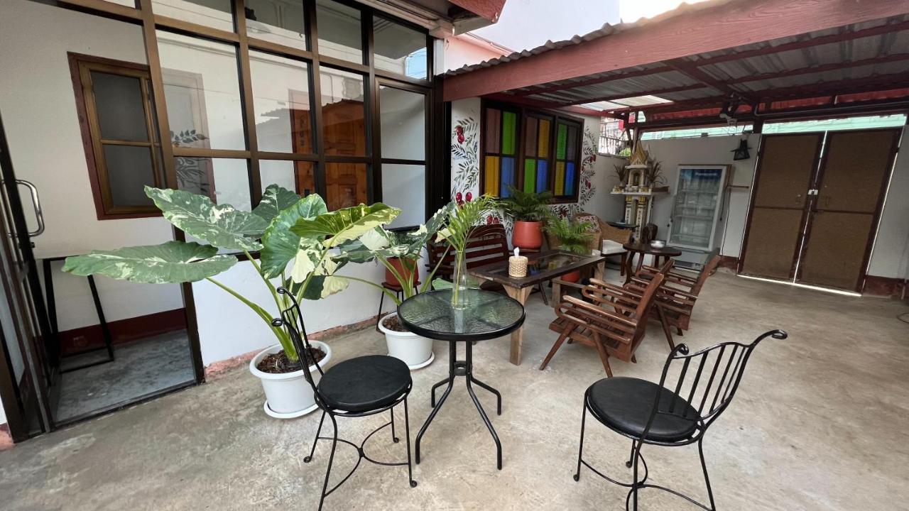 Chiang Mai Gate House Hotell Eksteriør bilde